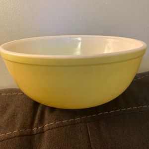 COPY - Vintage Pyrex Large Mixing Bowl yellow